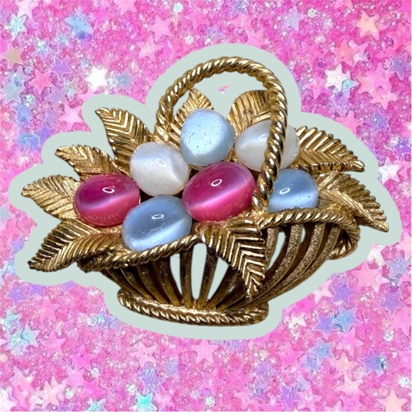 Crown Trifari Jewelry - Crown Trifari vintage 1960s jelly belly lucite Easter brooch Alfred Philippe 50s